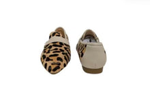 Lade das Bild in den Galerie-Viewer, AQ179 Beige Leo OOG Damen Mokassins