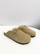 Lade das Bild in den Galerie-Viewer, OS1820 Beige OOG Damen Leder Hausschuhe Slipper Clogs mit Teddyfelldecksohle