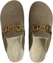 Lade das Bild in den Galerie-Viewer, OS1820 Khaki OOG Damen Leder Hausschuhe Slipper Clogs mit Teddyfelldecksohle