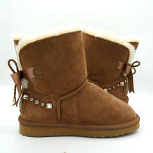 Lade das Bild in den Galerie-Viewer, OB0691 Kinderboots mit Schleife/Stein