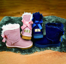 Lade das Bild in den Galerie-Viewer, OB0681 Rosa Kinder Boots mit Schleife