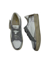 Lade das Bild in den Galerie-Viewer, AQ016 Grey White OOG Damen Sneaker (EU)

