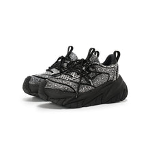 Lade das Bild in den Galerie-Viewer, AQ7110 Black OOG Damen Sneaker
