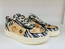 Lade das Bild in den Galerie-Viewer, AQ718 White Zebra OOG Damen Sneaker (EU)

