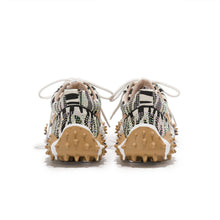 Lade das Bild in den Galerie-Viewer, AQ720 White Zebra OOG Damen Sneaker
