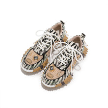 Lade das Bild in den Galerie-Viewer, AQ720 White Zebra OOG Damen Sneaker
