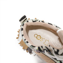 Lade das Bild in den Galerie-Viewer, AQ720 White Zebra OOG Damen Sneaker
