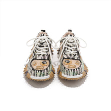 Lade das Bild in den Galerie-Viewer, AQ720 White Zebra OOG Damen Sneaker

