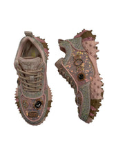 Lade das Bild in den Galerie-Viewer, AQ720 Barbie OOG Damen Sneaker (EU)
