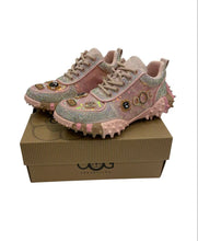 Lade das Bild in den Galerie-Viewer, AQ720 Barbie OOG Damen Sneaker (EU)
