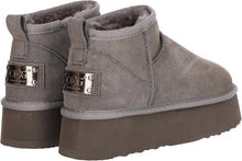 Lade das Bild in den Galerie-Viewer, OB5888 Grey OOG Damen Leder Boots mit Teddyfell

