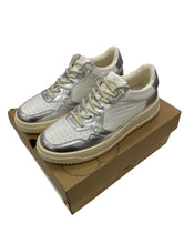 Lade das Bild in den Galerie-Viewer, OS1811 White/Silver OOG Leder Sneaker
