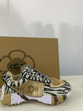 Lade das Bild in den Galerie-Viewer, AQ720 Zebra OOG Damen Sneaker (EU)
