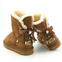 Lade das Bild in den Galerie-Viewer, OB0691 Kinderboots mit Schleife/Stein
